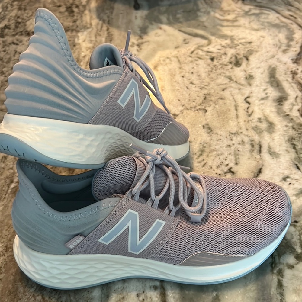 New Balance ROAV Womens 10